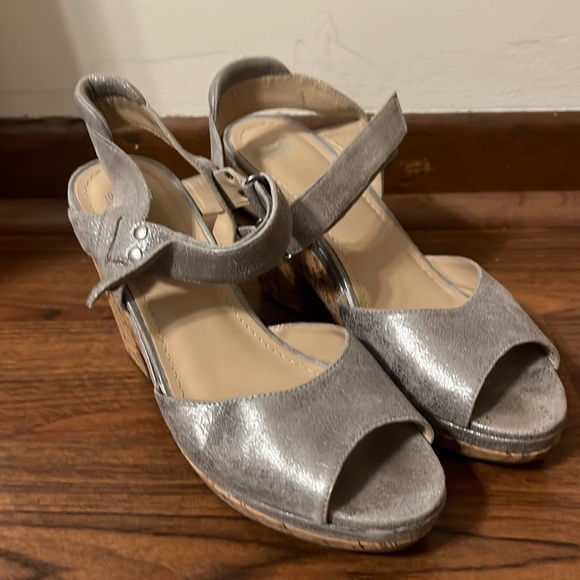 Johnston & Murphy Gold Cork Leather Sandals Size 8 Women's Shoes - Picture 1 of 7